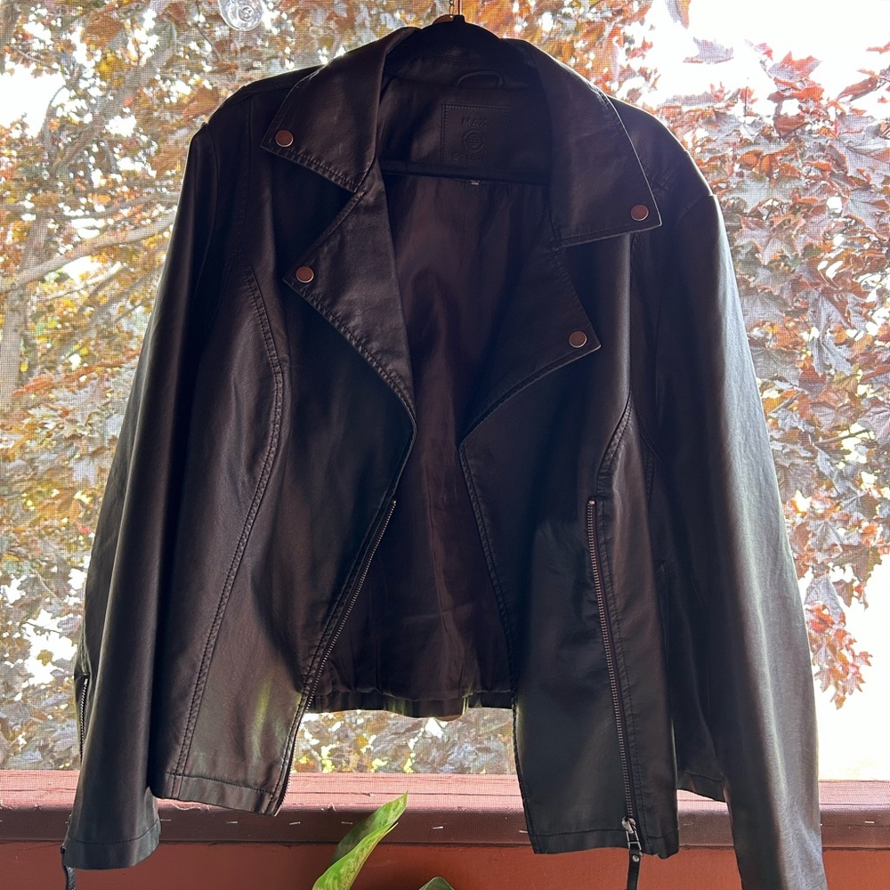 Here is a faux black jacket in size 3x. It is in excellent condition.
